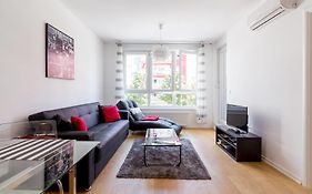 Flexible Selfcheckins 9 - Zagreb - Garage - Electric Vehicle Ccharger - Loggia - New - Apartments Repinc 9